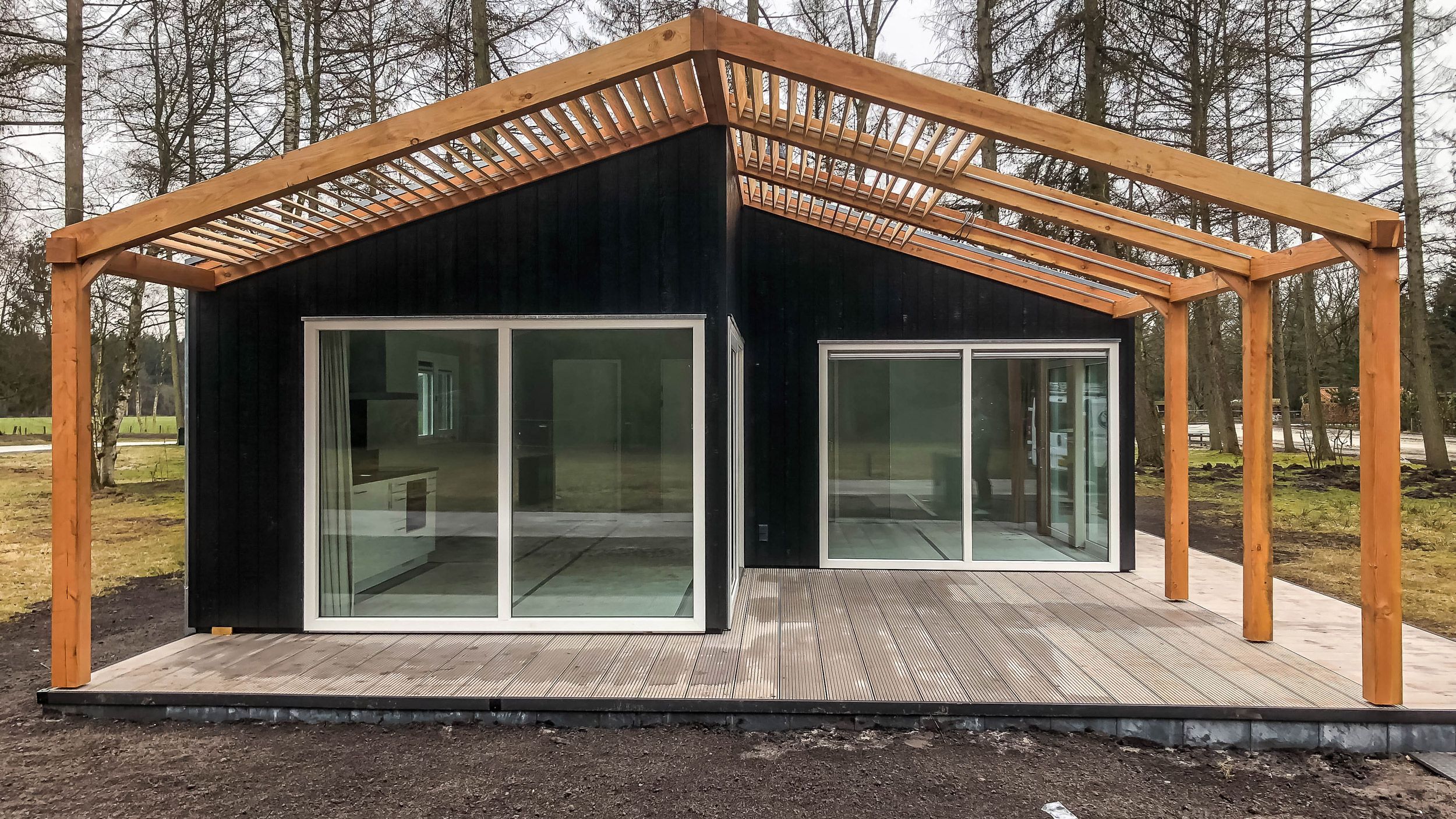 Grote pergola bij vakantiehuis