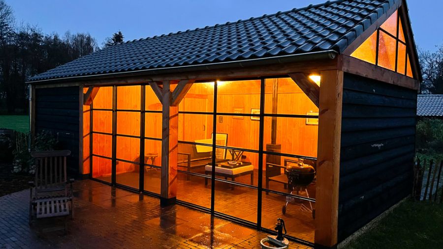 Sfeervolle glazen huis met Douglas frame